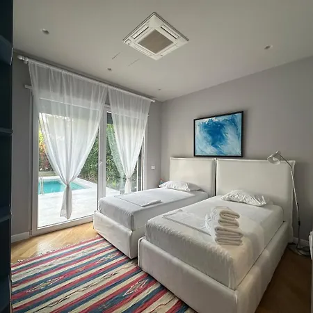 别墅 Valamar Elite Seafront Luxury With Private Pool